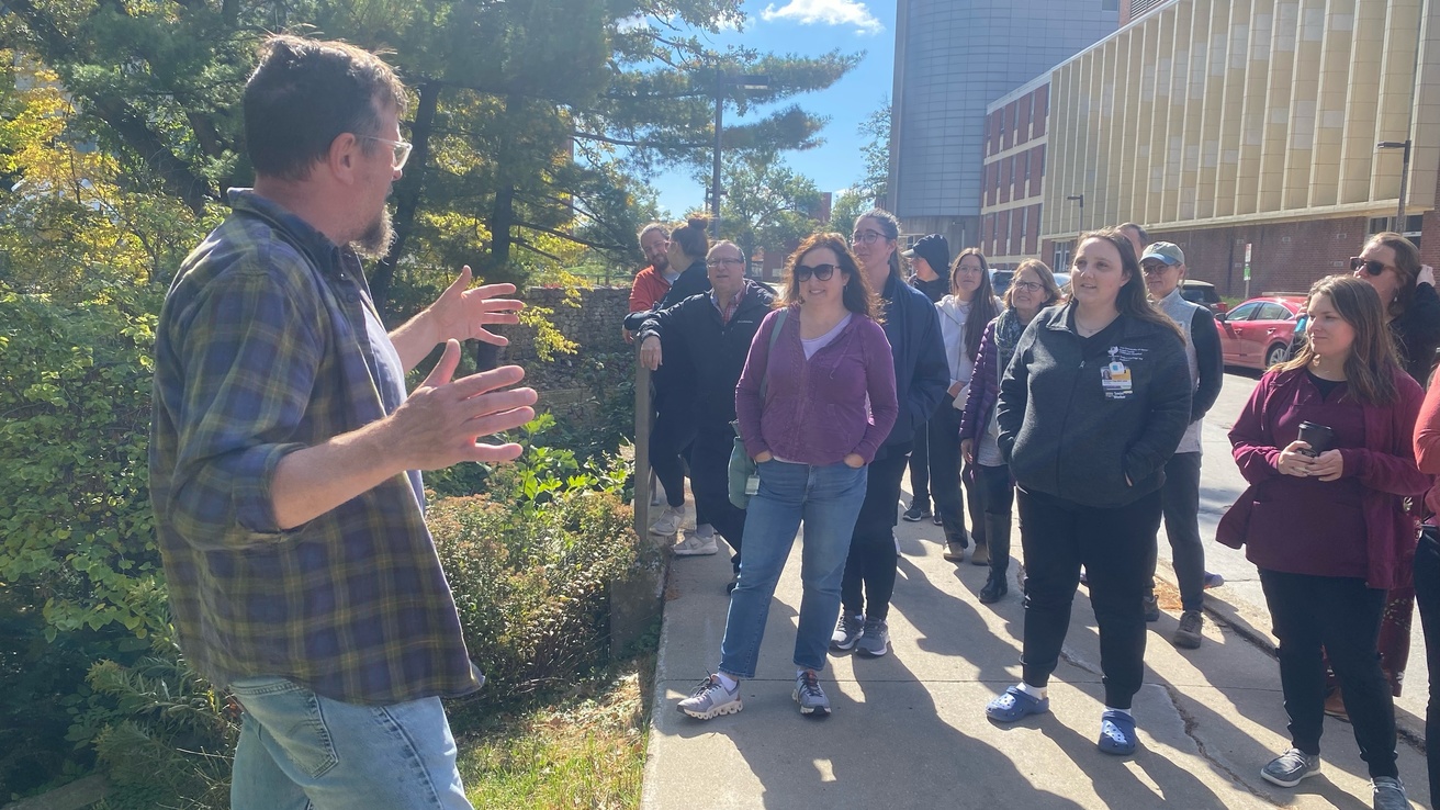 UI Arborist Andy Dahl gives Tree Tour for Pentacrest Museums on West Side of campus
